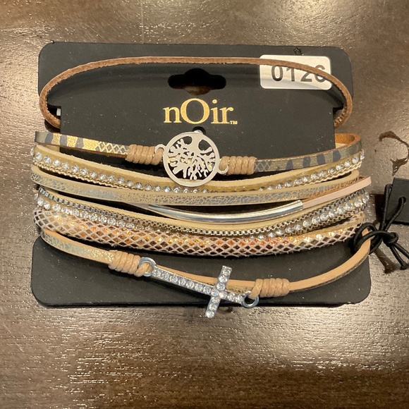 #0126 NWT NOIR BEADED BRACELET SET  WITH CHARMS - Picture 1 of 2